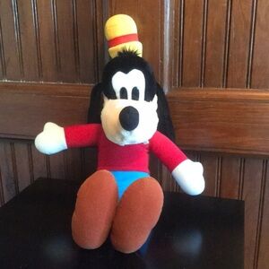 Vintage Goofy plushie 19” long